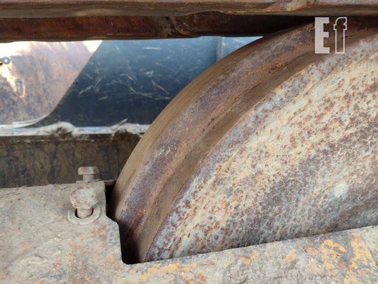 2013-deere-700k-lgp-image-35