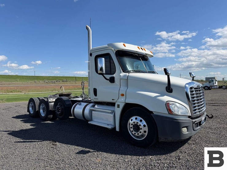 2012-freightliner-cascadia-125-image-6