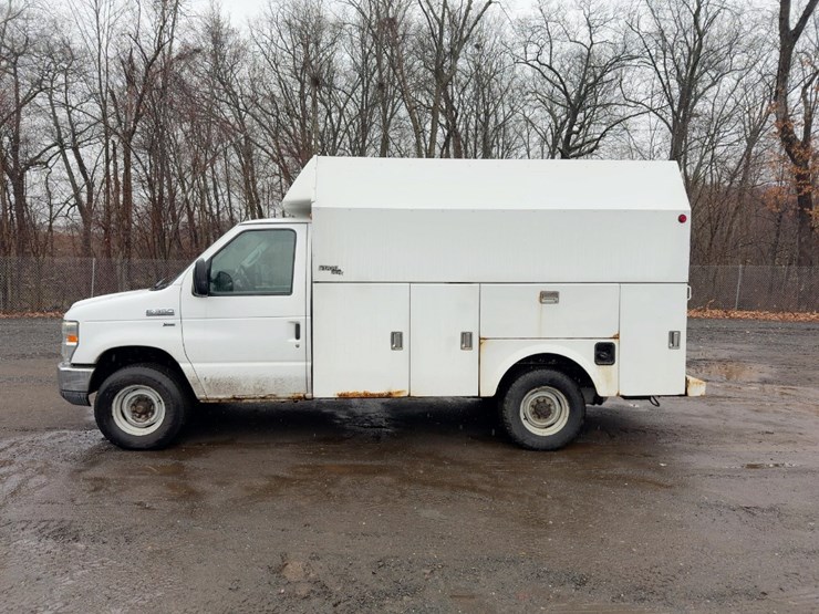 2011-ford-e350-image-2