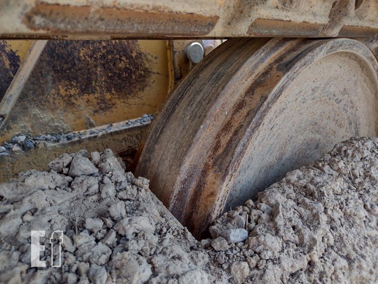 2005-deere-700h-xlt-image-29