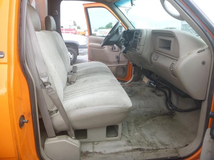 1999-gmc-3500-image-17