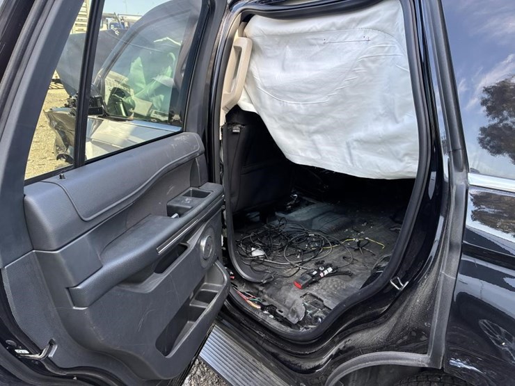 2023-ford-expedition-image-16