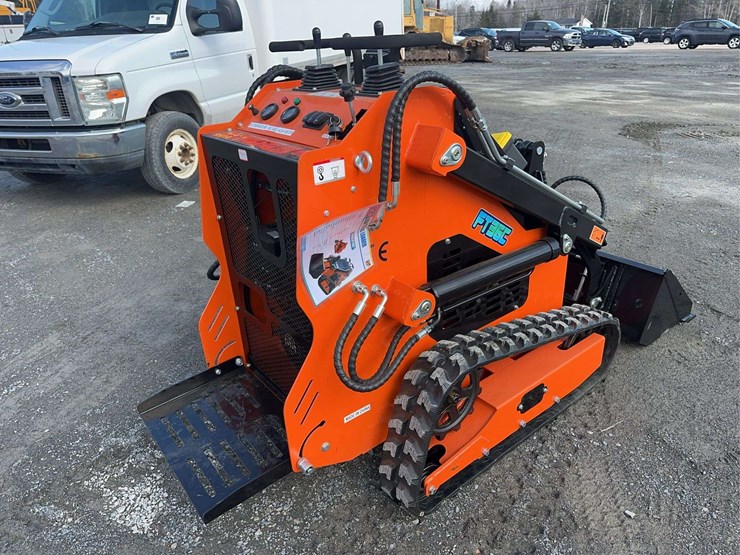 2026-future-ft36c-mini-skid-steer-image-5
