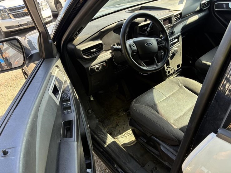 2021-ford-explorer-police-interceptor-image-12