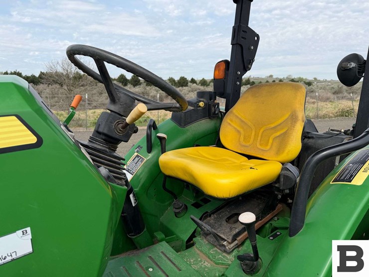 2015-john-deere-5075e-image-79