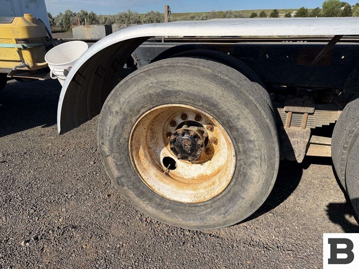 1998-international-f-4900-cab-&-chassis-truck-image-22