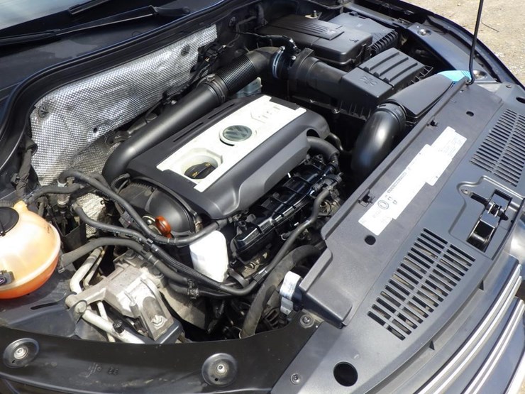 2012-volkswagen-tiguan-image-11