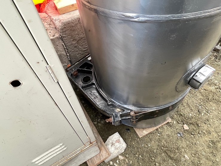#10381-•-freightliner-stainless-steel-fuel/oil-combo-tank-image-4