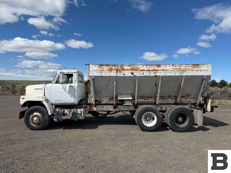 1977-international-fertilizer-truck-image-2