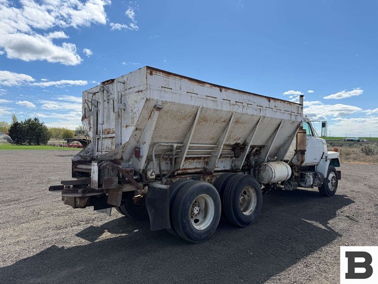 1977-international-fertilizer-truck-image-5