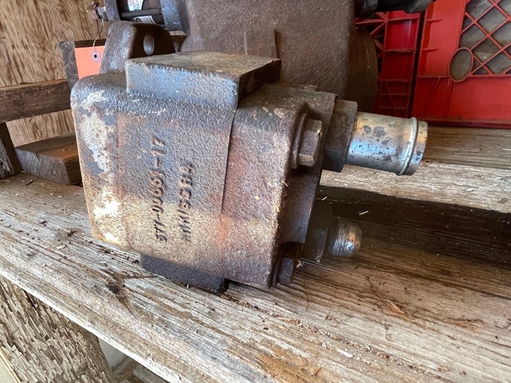#10429-•-small-direct-mount-hydraulic-pump-image-3