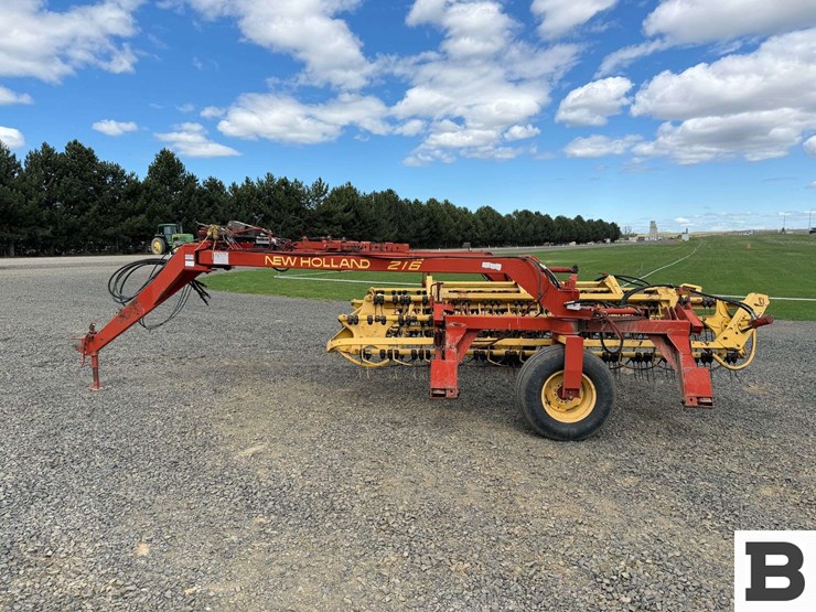 new-holland-216-image-2