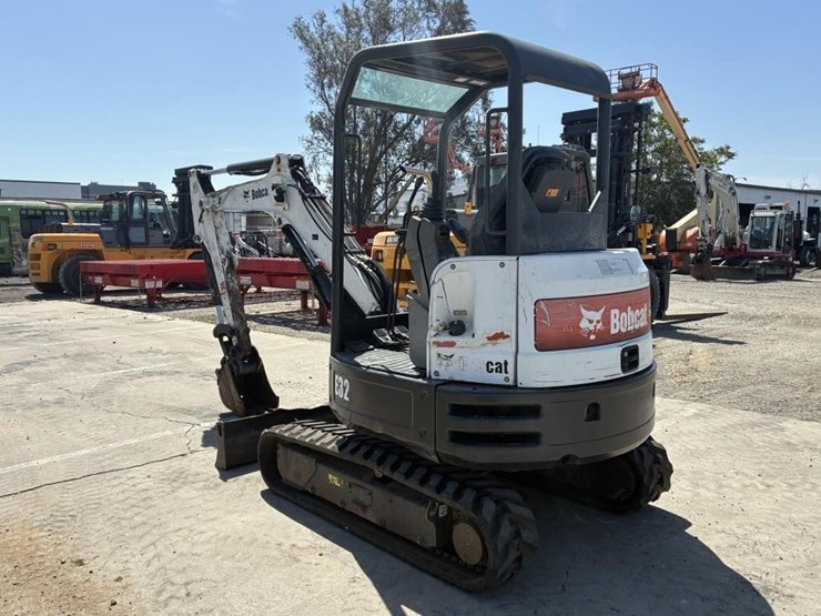 2015-bobcat-e32-image-2