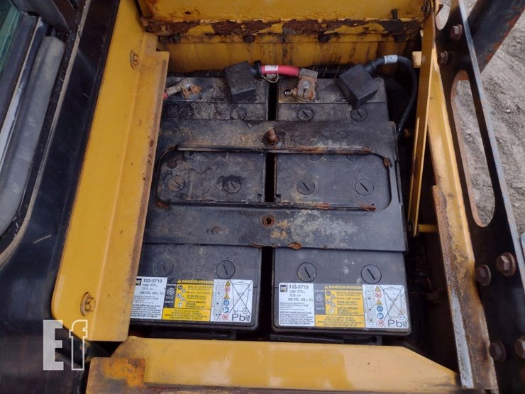 2015-caterpillar-d6t-xl-image-21