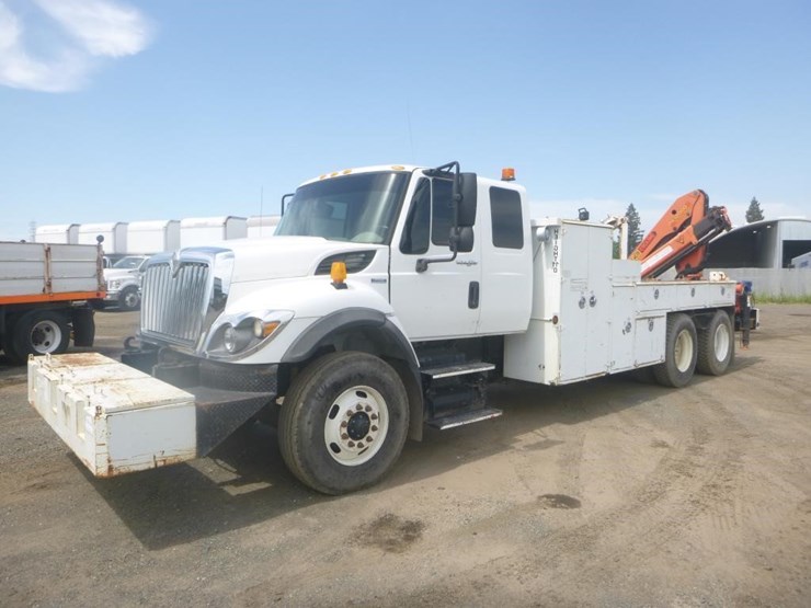 2009-international-7400-image-1