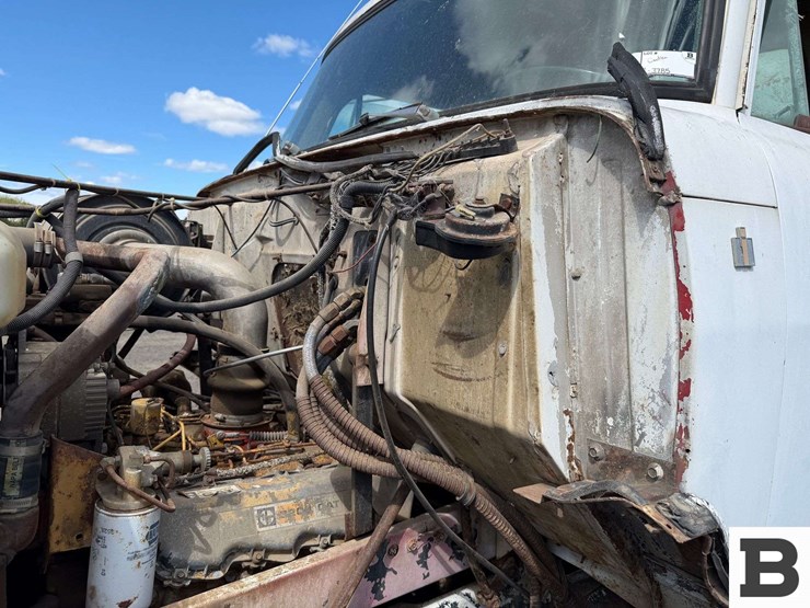 1977-international-fertilizer-truck-image-47