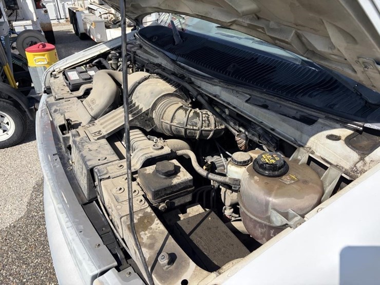 2002-ford-e350-image-6