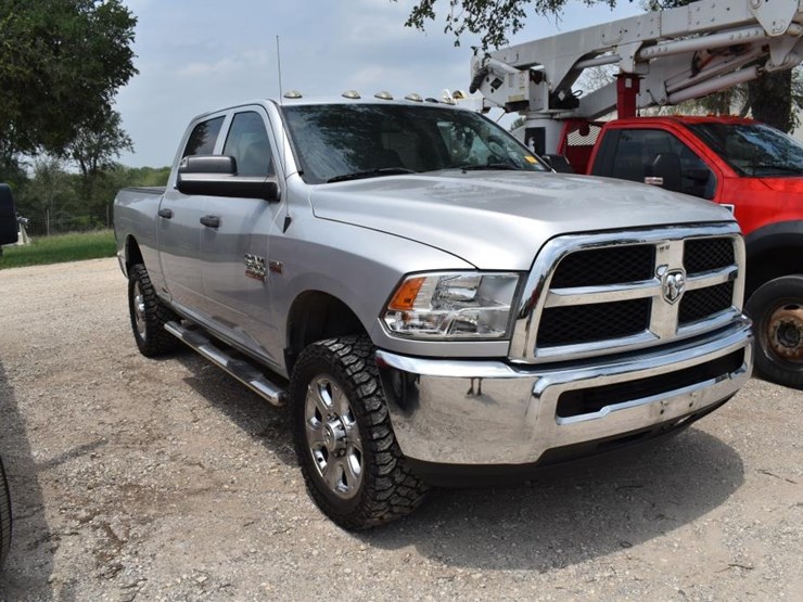 2016-dodge-2500-image-2