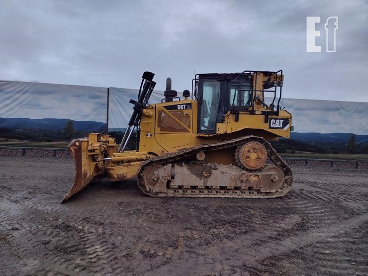 2015-caterpillar-d6t-xl-image-1