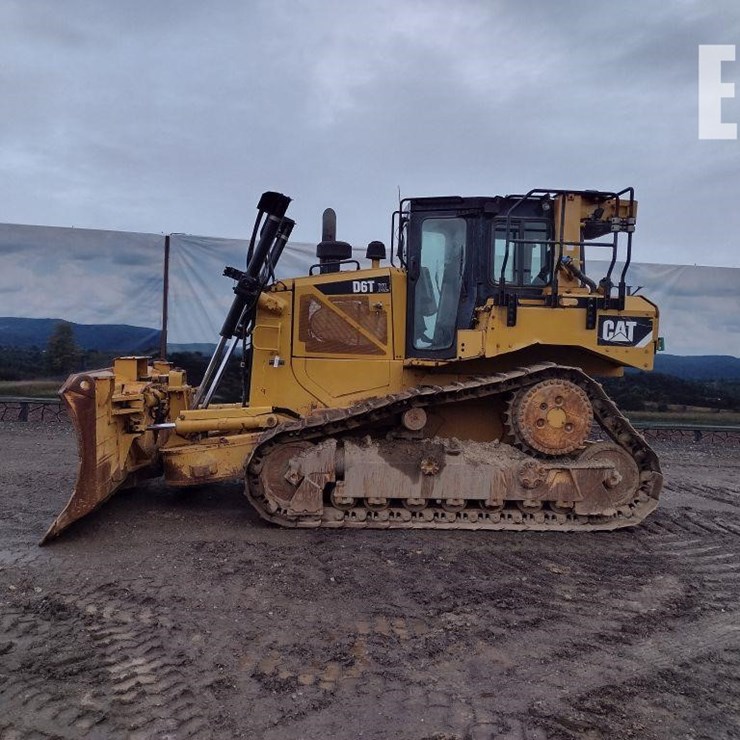 2015 CATERPILLAR D6T XL