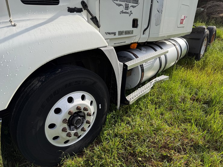 #502-•-#502-•-2005-mack-cxn613-truck---2005-mack-road-tractor-w/-sleeper-image-4