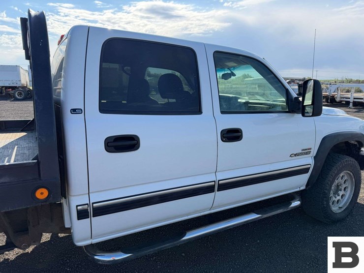 2002-chevrolet-silverado-2500hd-image-25