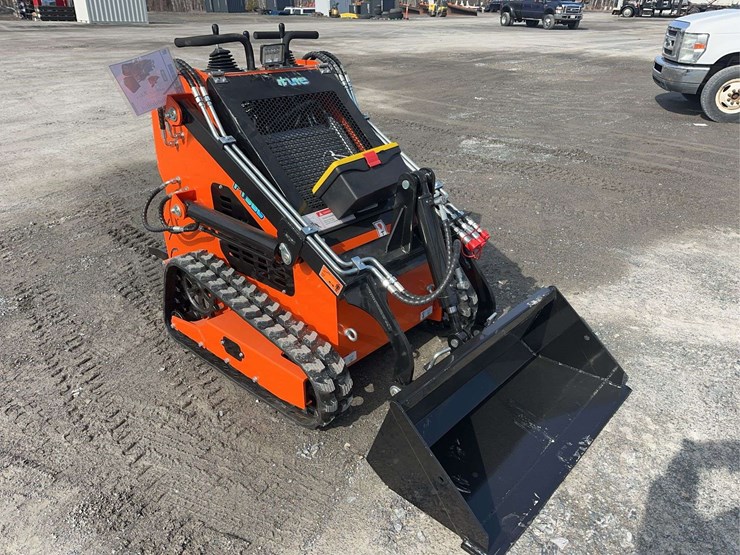 2026-future-ft36c-mini-skid-steer-image-3