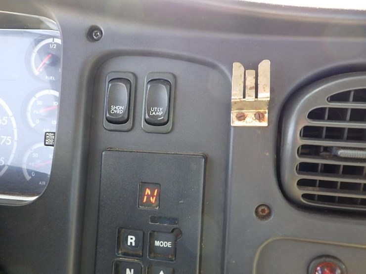 2005-utility-combo-image-50