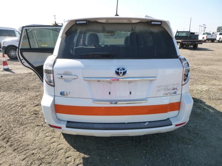 2014-toyota-rav4-image-22