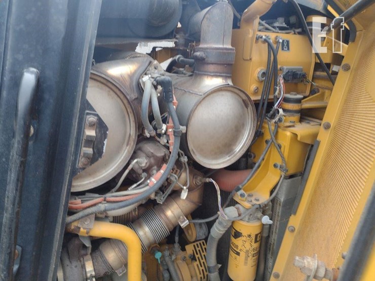 2018-caterpillar-d7e-image-42