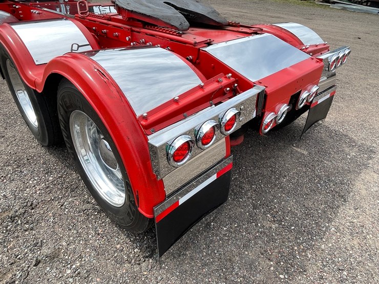 1976-peterbilt-359-image-50