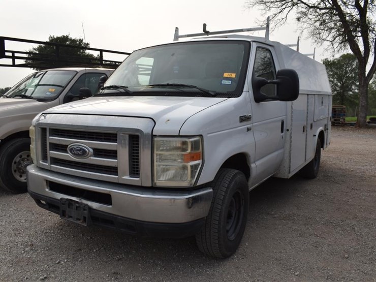 2011-ford-e350-image-1