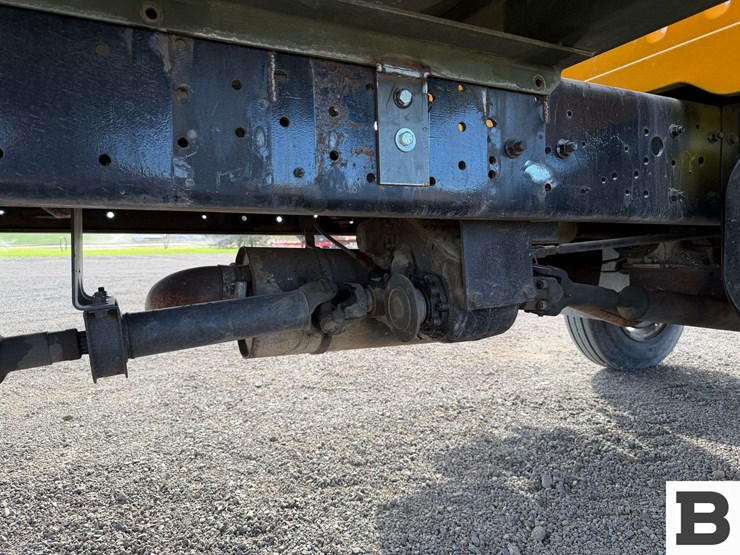 1985-international-1854-flatbed-truck-image-28