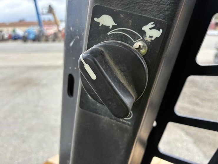 2019-gehl-r190-image-14