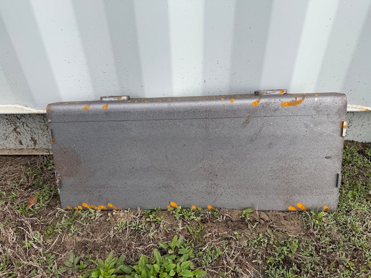 #567-•-#566-•-mini-skid-steer-mounting-plate-image-1