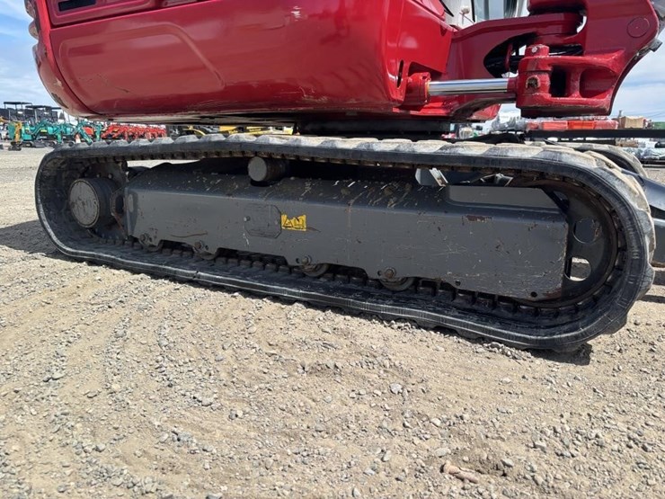 2020-takeuchi-tb240-image-23