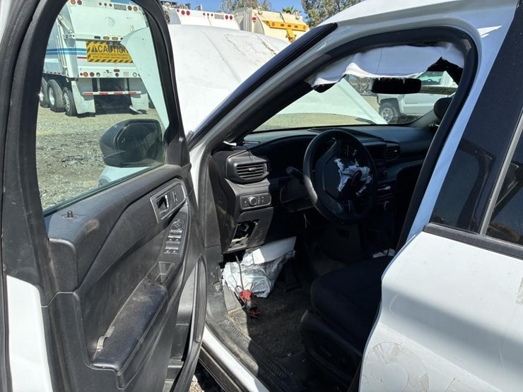 2021-ford-explorer-police-interceptor-image-18