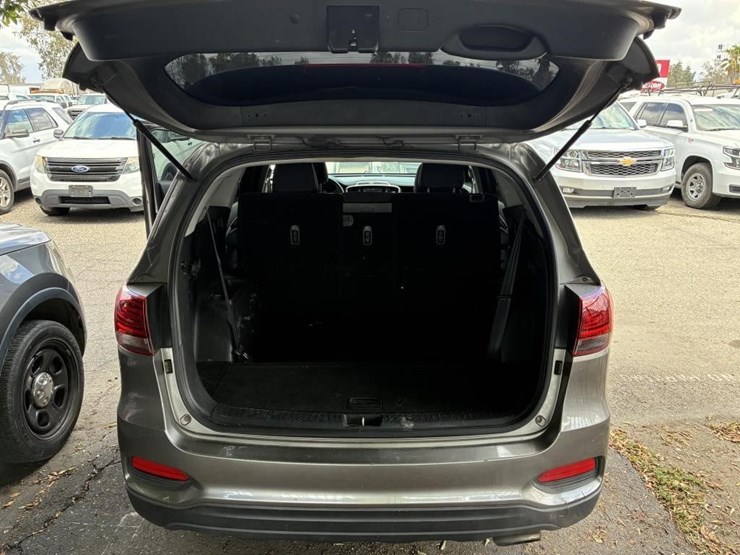 2019-kia-sorento-lx-image-16