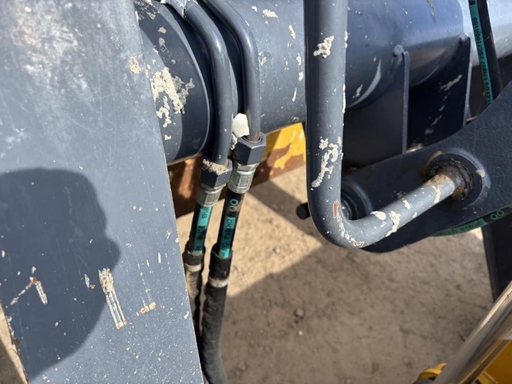 2019-deere-310l-ep-image-14