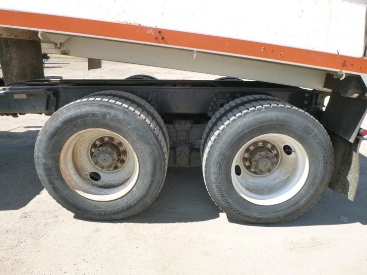 2009-international-7600-image-42