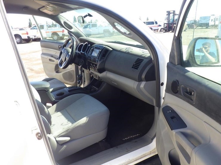 2013-toyota-tacoma-image-6