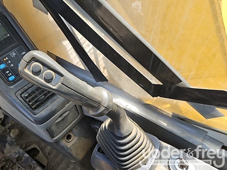 2005-komatsu-pc138-image-36