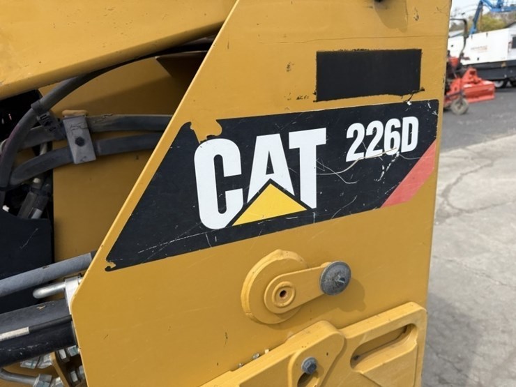 2017-caterpillar-226d-image-16