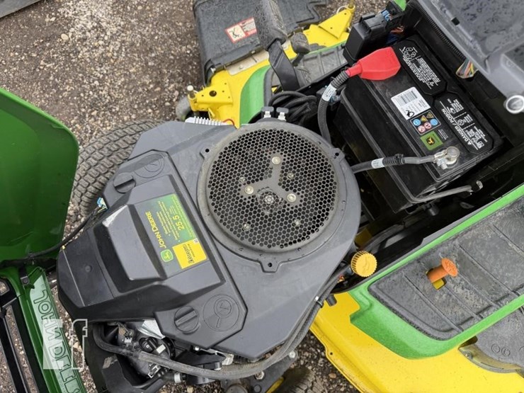 2021-john-deere-x590-image-18