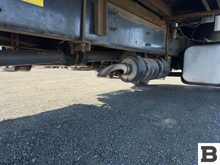 2009-freightliner-m2-box-van-truck-image-40