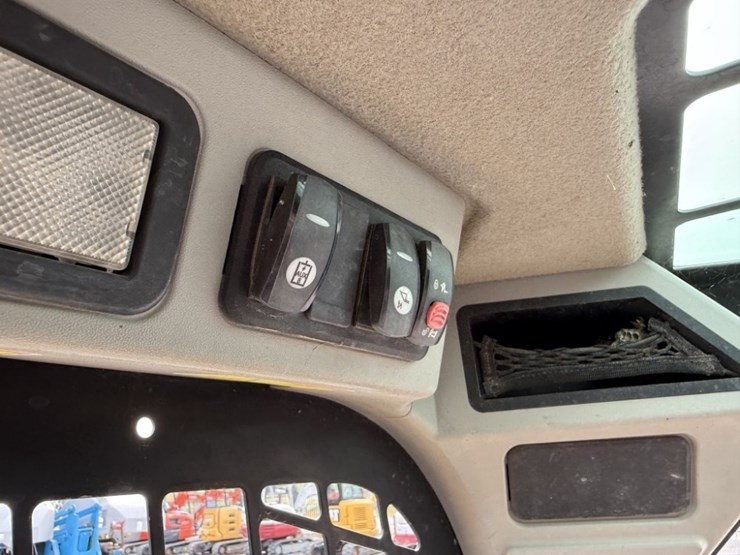 2017-caterpillar-226d-image-26