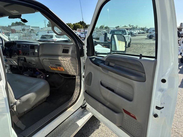 2001-ford-f550-image-12