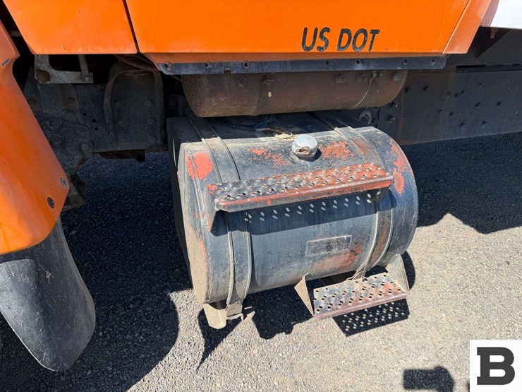 1979-ford-800-image-11