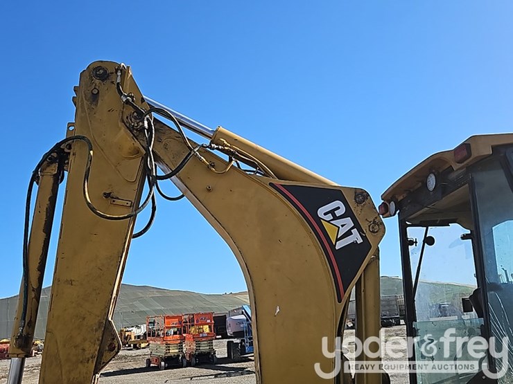 caterpillar-426c-image-18