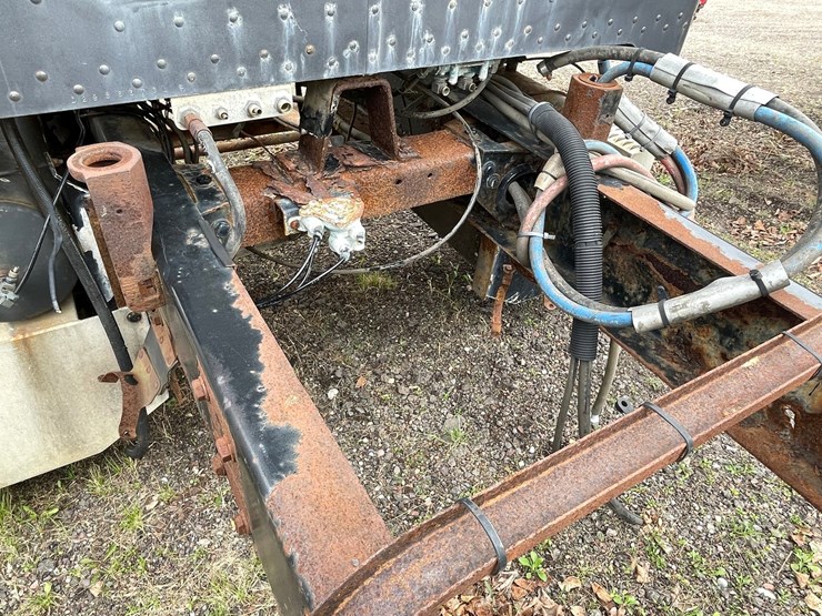 1992-peterbilt-377-image-18